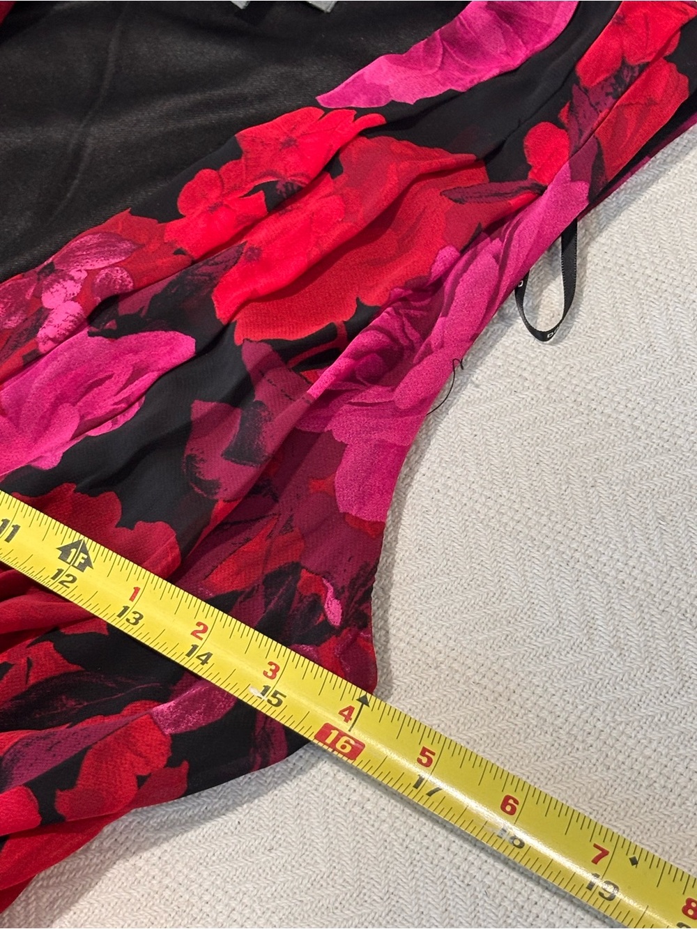 🩵🌷Donna Ricco Black Dress with Red and Pink Floral Print - Picture 4 of 10